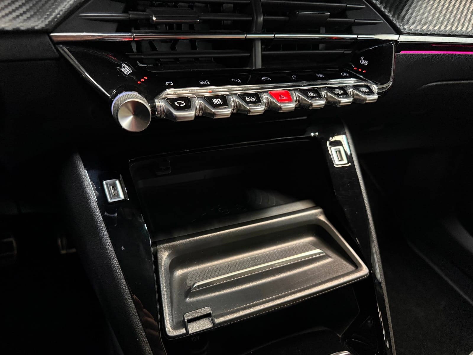 Peugeot 2008 GT — photo 16
